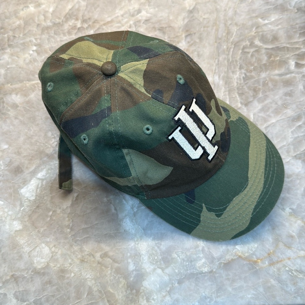 INDIANA UNIVERSITY CAMO HAT
ONE SIZE 
NEVER WORN